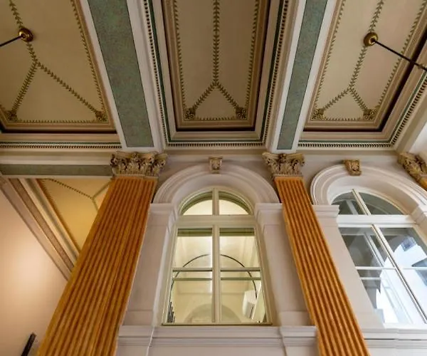 Miss Sophie's Downtown Отель 4*