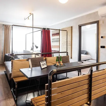 Miss Sophie's Downtown 4*