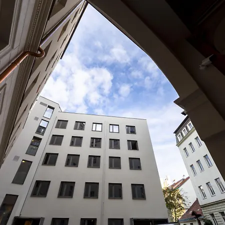 Miss Sophie's Downtown 4*